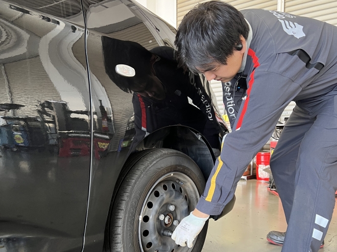 車検スタッフ_仕事風景②